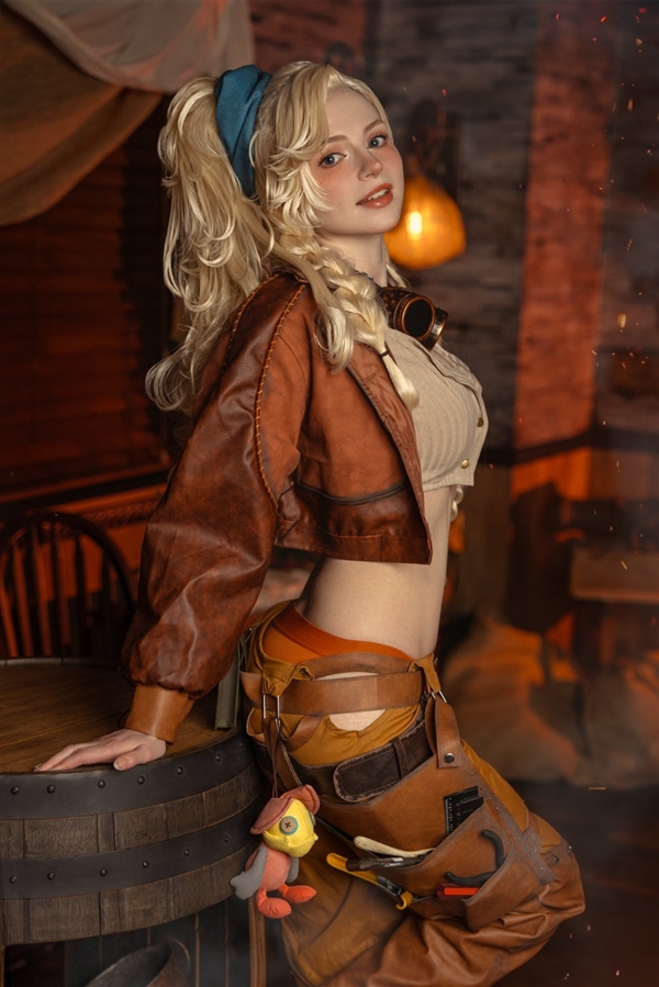 《生化4RE》阿什莉体模Cos美图:杰玛真性感火辣