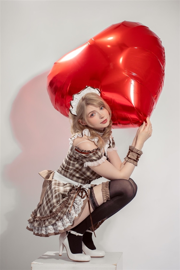 《生化4RE》阿什莉体模Cos美图:杰玛真性感火辣