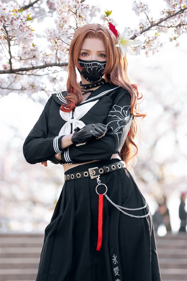 碍事莉体模绝美COS:《怪物猎人:荒野》杰玛大秀蛮腰