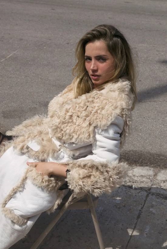 古巴美女演员将加入《使命召唤21:黑色行动6》!红礼服裙超吸睛