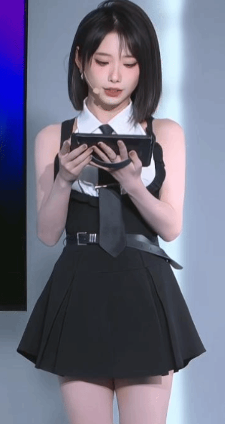 LPL新美女主持惊艳亮相 前SHY48女团成员!