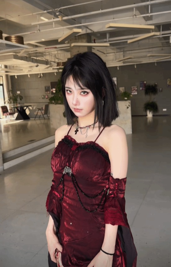 LPL新美女主持惊艳亮相 前SHY48女团成员!