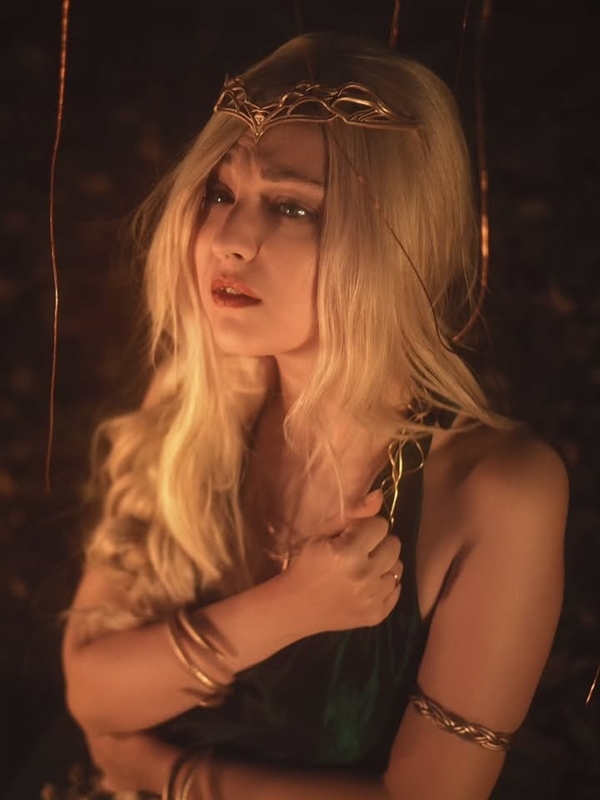 壁纸级《艾尔登法环》玛丽卡COS照 薄纱难掩曼妙曲线