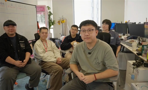 5个人两周赚1个多亿 我们和《逃离鸭科夫》团队聊了聊